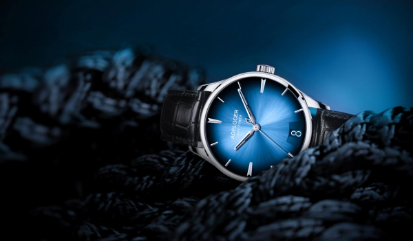 手腕上的蓝色多瑙河 艾戈勒手表向自然致敬