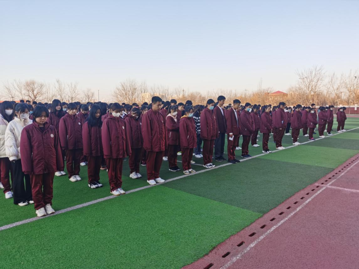 天津美達菲高中部舉行南京大屠殺死難者國家公祭日哀悼活動
