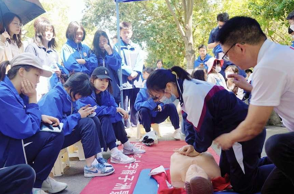 长沙市明德高中校服图片