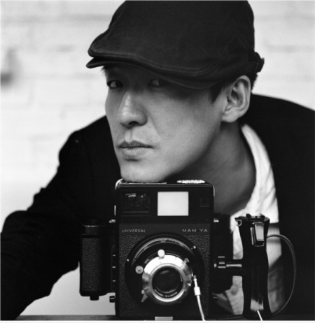 他国际化的摄影风格，受国内时尚媒体和明星追捧——韩一