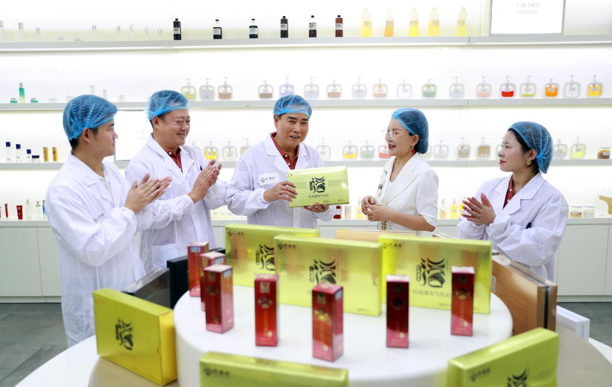 熊教授灵芝首乌养发乌发精华系列产品发布会在广州举行