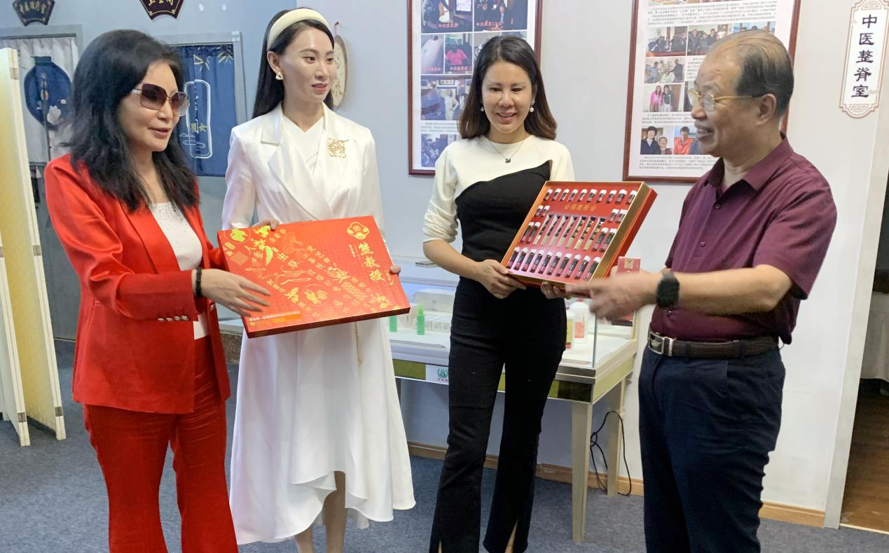 熊教授灵芝首乌养发乌发精华系列产品发布会在广州举行