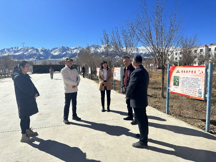 中国关心下一代健康体育基金会一行到新疆红山农场学校调研
