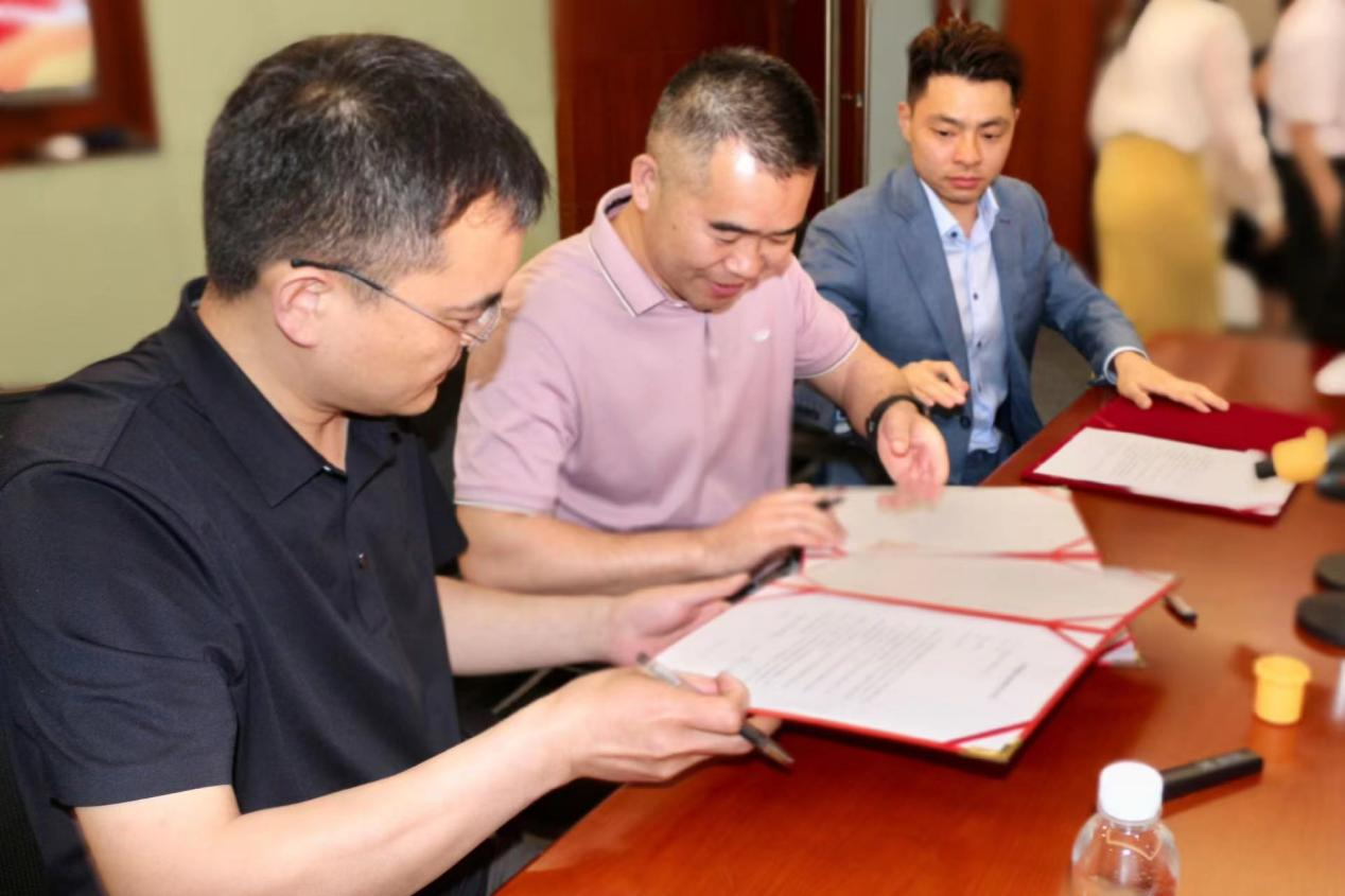 華南醫藥新品普眾人牌活菌移植南北方總經理簽約儀式圓滿成功