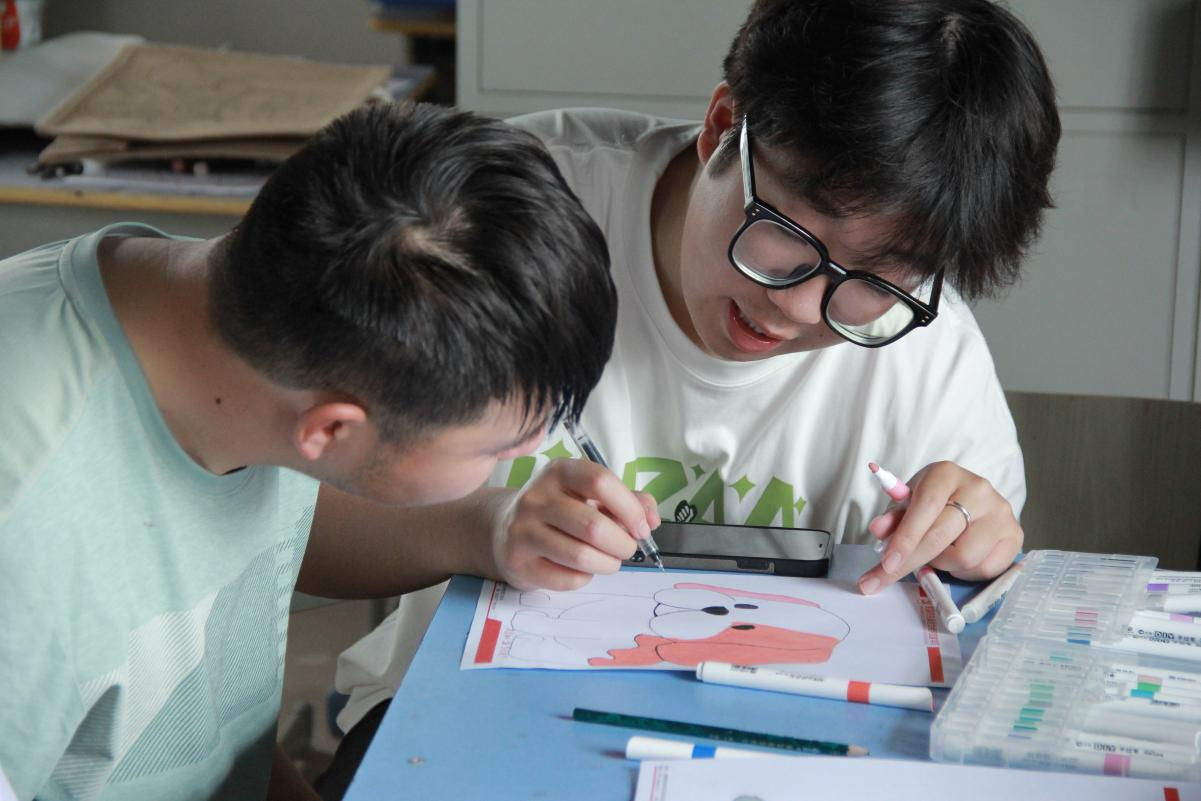 安徽师范大学“彩虹行动”——青年志愿者助力特殊儿童美术教育