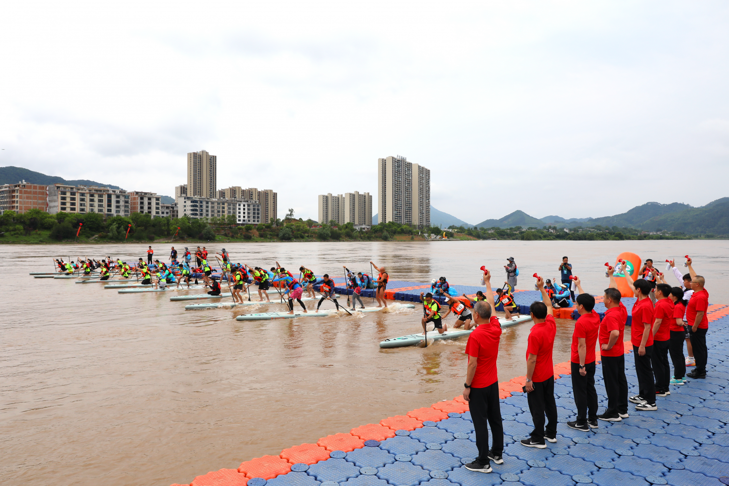 2024绿水青山中国休闲运动挑战赛在漓江  （平乐段）水域开赛