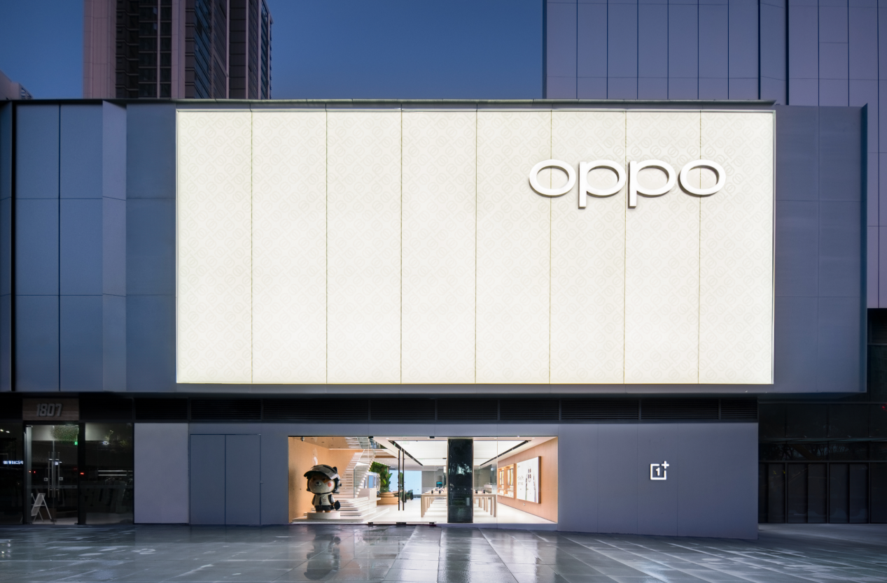 行业首家游戏主题手机旗舰店，OPPO｜一加旗舰店落地贵阳万象城